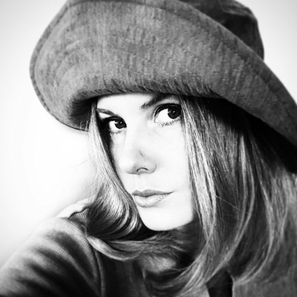 Meet your Posher, Martina - Picture 1 of 1